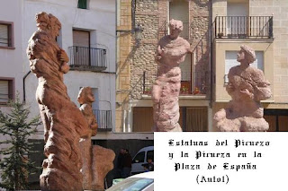 Las estatuas de los Picuezos en transformación en la Plaza de España de Autol