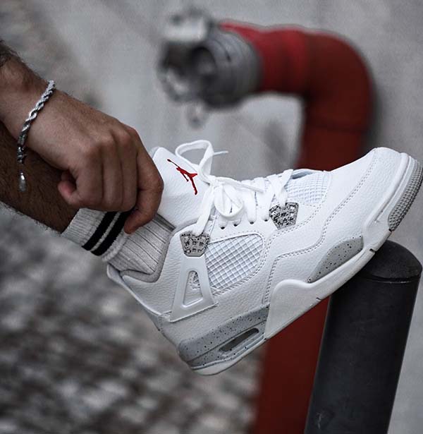 Air Jordan 4 "White Oreo"