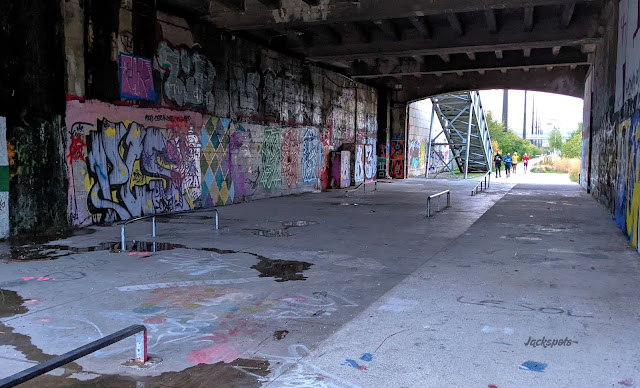 skatepark underground rouen barres