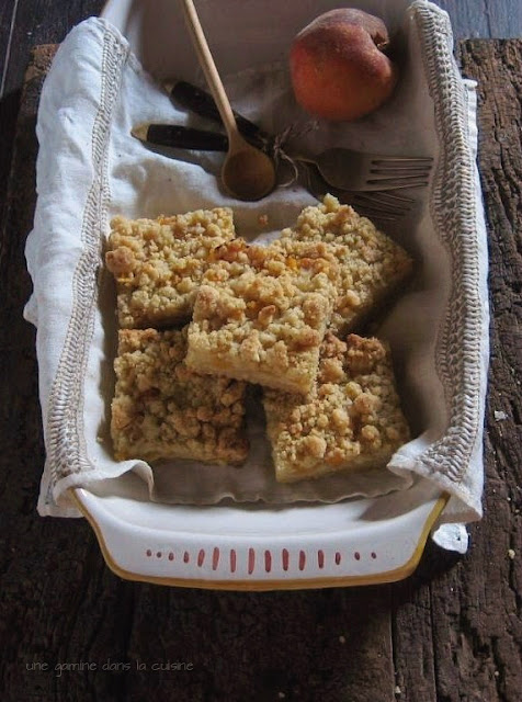 brown butter peach crumb bars | une gamine dans la cuisine