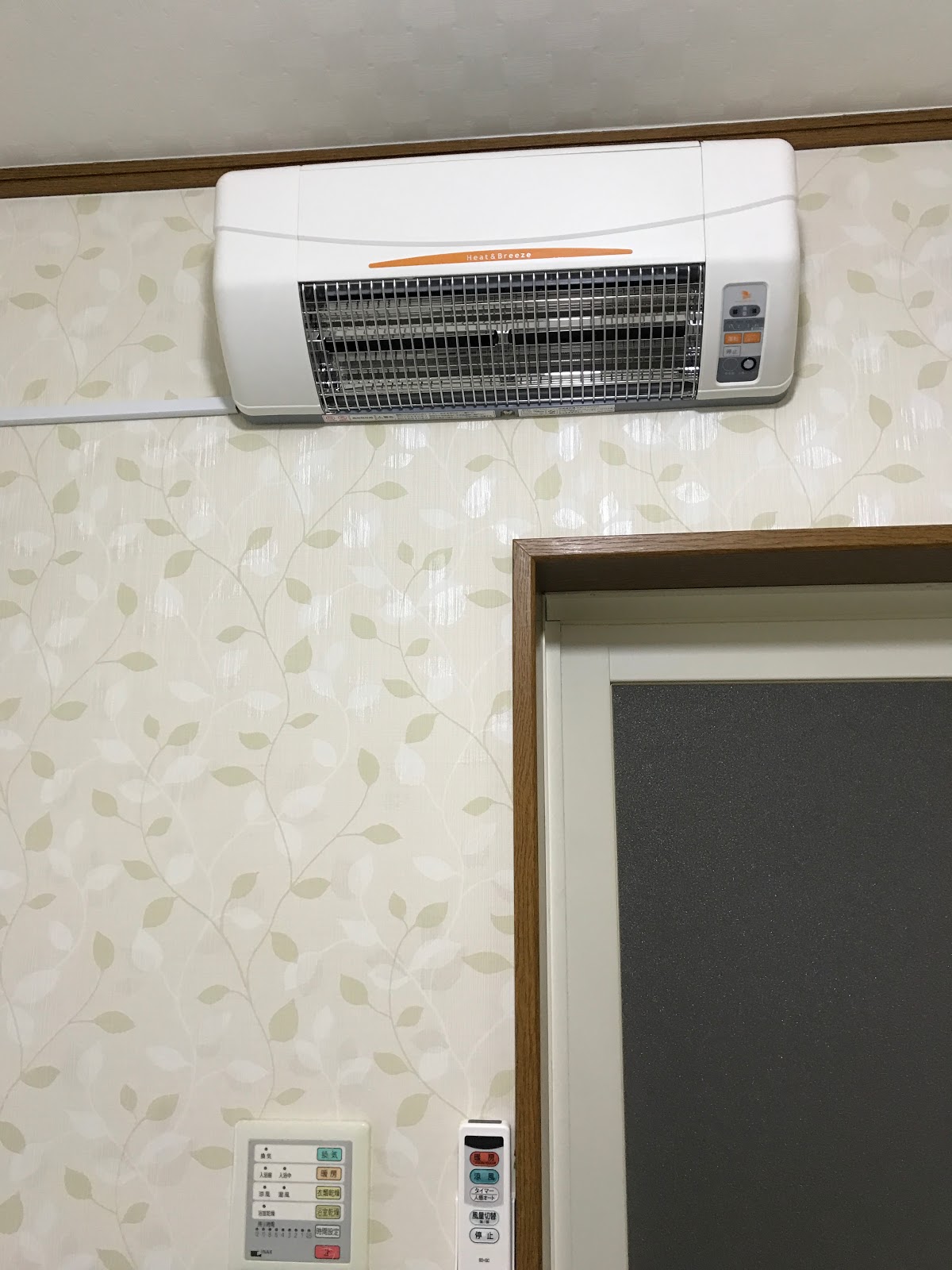 洗面所暖房機に悩んだらこれしかない 設置方法や評価 よっちことサン太