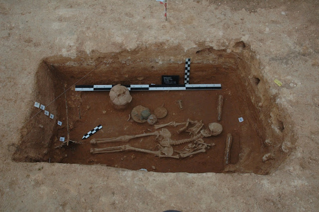 Μαυροπηγή Κοζάνης: Στο φως μια μοναδική νεκρική κλίνη in situ του 4ου π.Χ. αιώνα