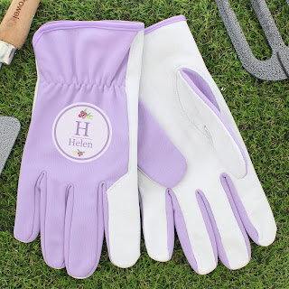 https://magnagifts.uk/personalised-floral-bouquet-medium-fuschia-gardening-gloves-15707-p.asp