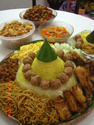 Resep Keluarga Cinta Tumpeng nasi  kuning  ulang  tahun  