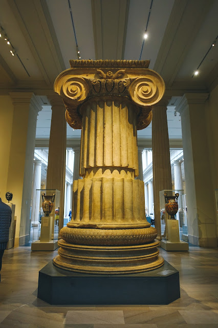 アルテミス神殿の柱（Marble column from the Temple of Artemis at Sardis）