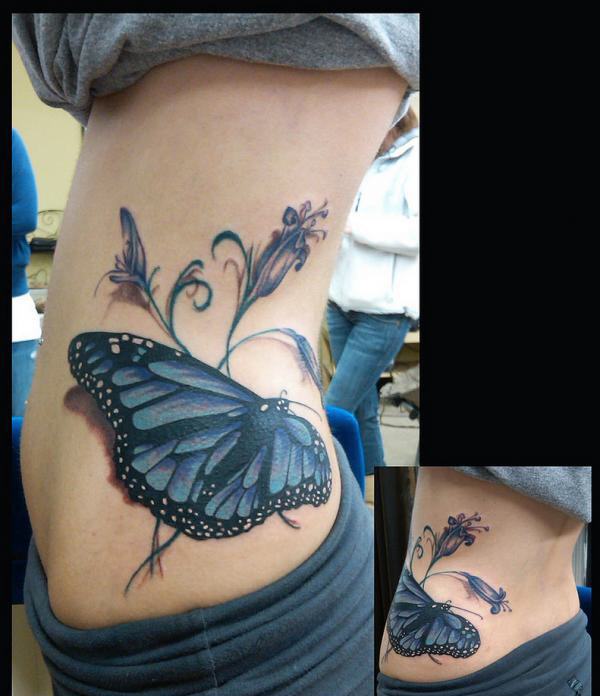 Tatuagem de borboleta ideias para o lado do corpo