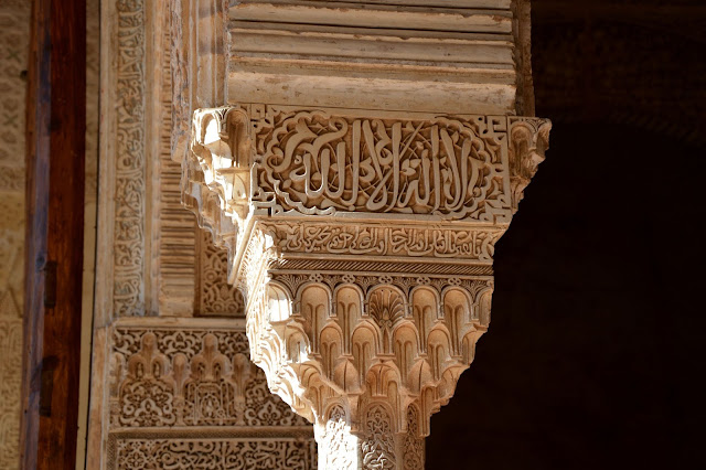 Alhambra w Granadzie zbudowana za słowa