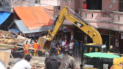 Ratusan Kios Penampungan Pasar Padangpanjang Dibongkar