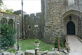 Puerta y Puente Levadizo del Castillo Medieval Hammond, Gloucester
