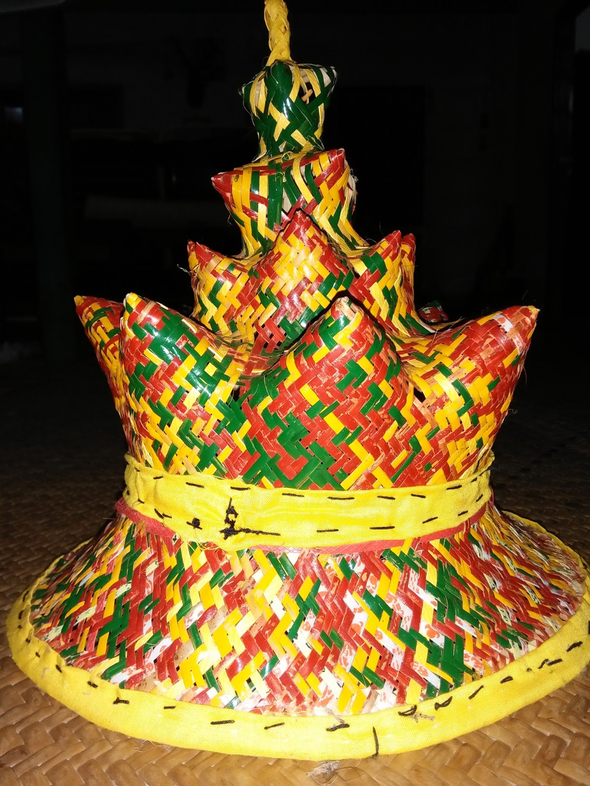 Koleksi Barangan Sarawak: Topi Traditional Ngajat Anyaman 