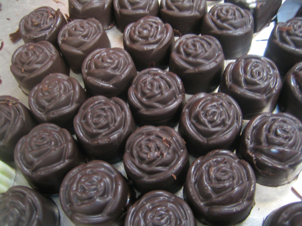 APA ITU COKLAT PRALINE  InHouseCakes