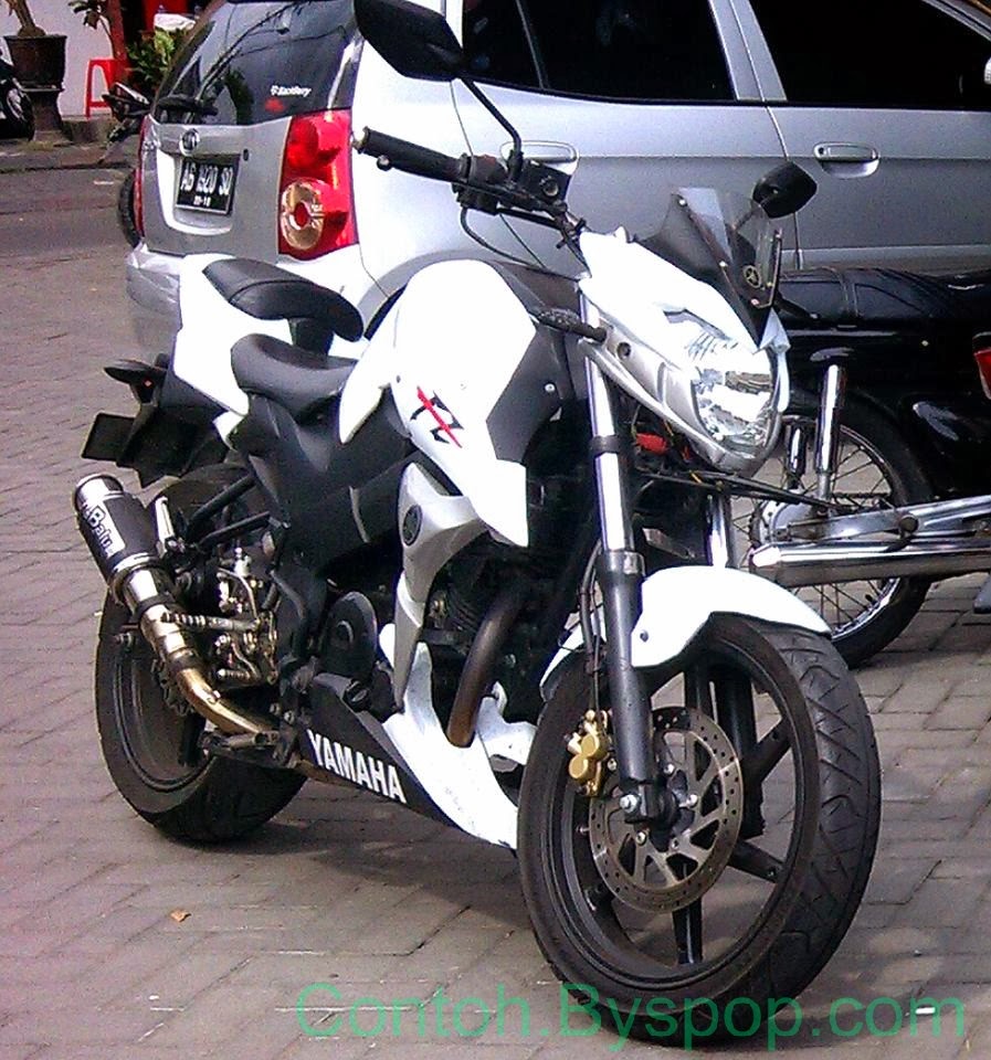 Contoh Modifikasi Yamaha Byson  Bergaya Susuki GSR Pajang 