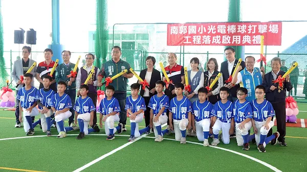 ▲彰化市南郭國小105週年校慶啟用全縣首座光電棒球打擊練習場。（記者林明佑攝）