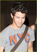 Nick Jonas y Delta Goodrem 'Noche de Bowling' (nick jonas delta goodrem bowling )