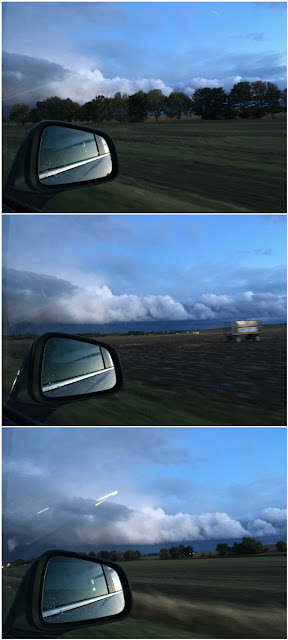 Landschaft aus dem Auto heraus gesehen