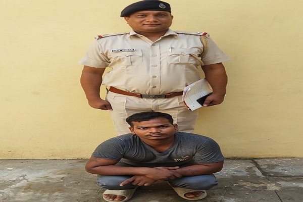crime-branch-arrested-auto-driver-with-deshi-katta