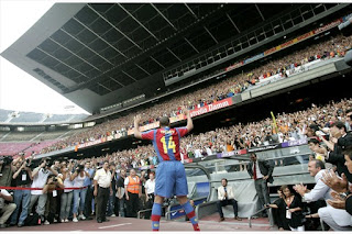 30,000 cheers for Henry at Camp Nou