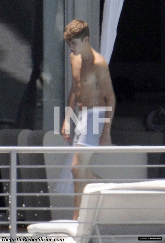 Justin Bieber shirtless 2011 Justin Bieber bulge 2011