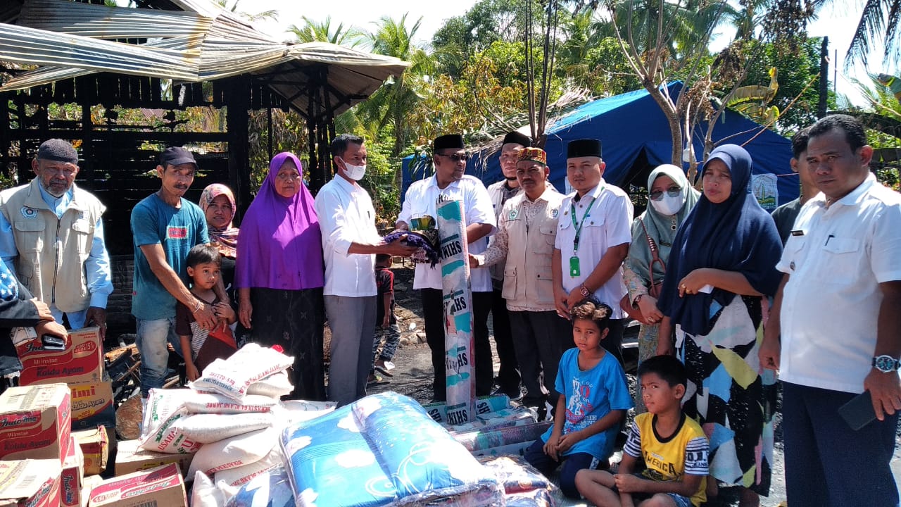 Gerak Cepat, Wakil Bupati Aceh Utara Minta Baitul Mal dan BPBD Salurkan Bantuan Korban Kebakaran di Lhoksukon