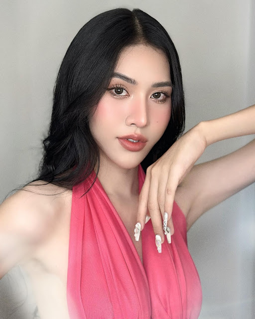 Nguyen Ha Diu Thao – Most Beautiful Vietnam Transgender Model in Pink Halterneck Backless Maxi Dress Photoshoot