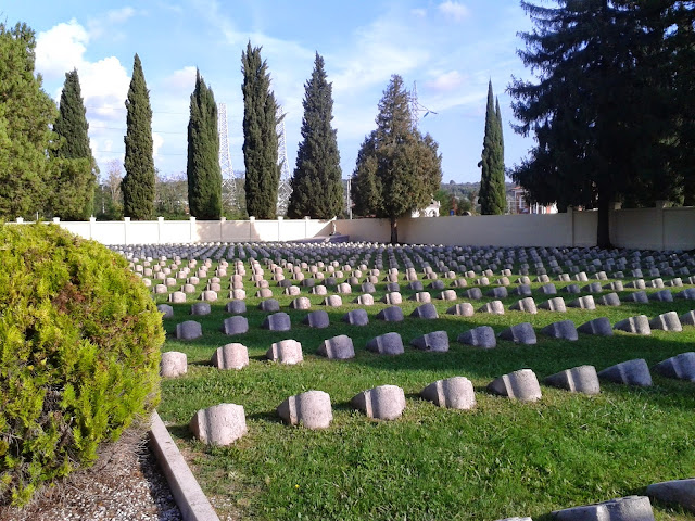 Cimitero Astro Ungarico RisparmiaeViaggia Guerra Mondiale