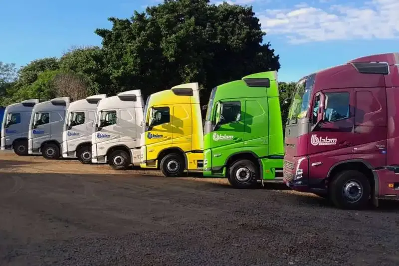 Novos caminhões Volvo FH da BBM Logística