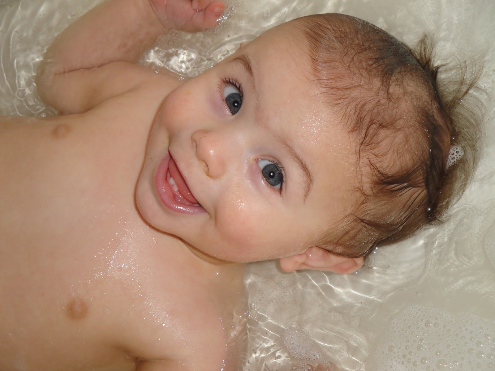 ... , Laughter & Everything After...: Bubble bath baby... then and now