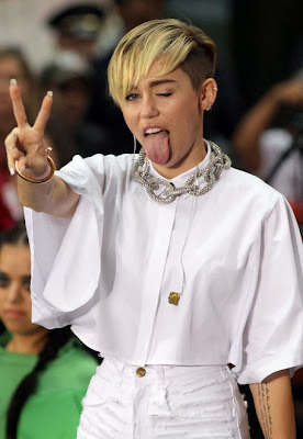 miley cyrus topped uk chart