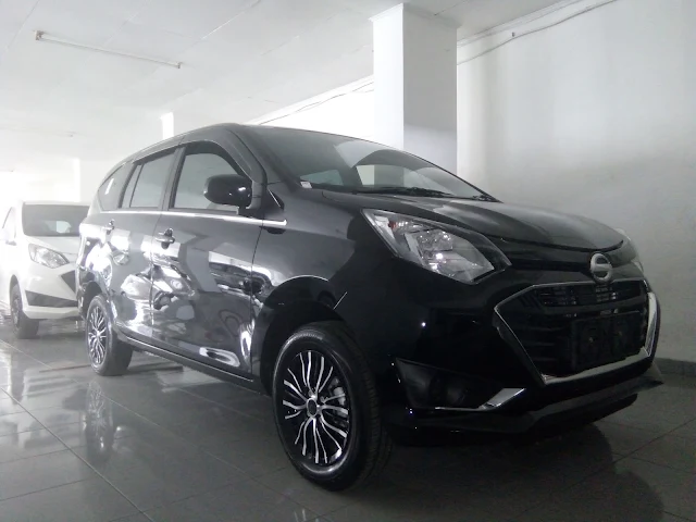 DAIHATSU SIGRA X DELUXE