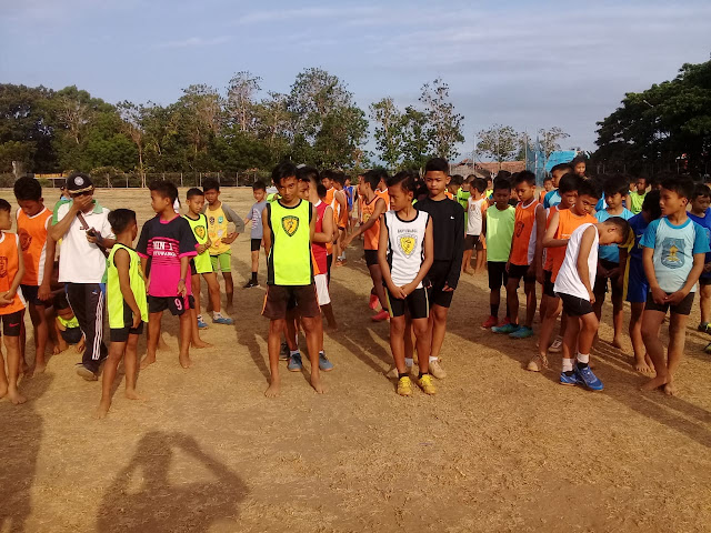 SISWA - SISWI SD NEGERI KEPATIHAN MARAIH JUARA I LOMBA LARI ESTAFET BAIK PUTRA MAUPUN PUTRI