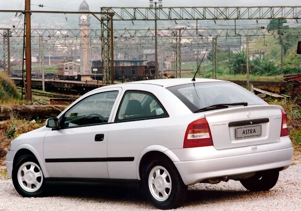 Chevrolet Astra Hatch 1998 2000 GLS 2.0: fotos, consumo e ficha técnica