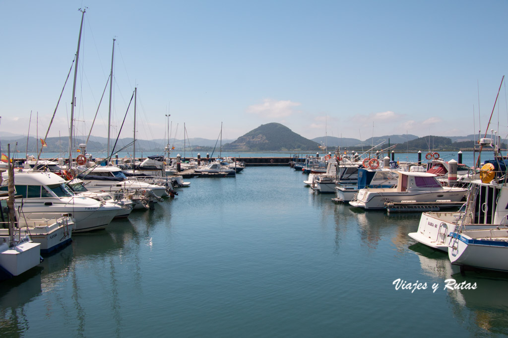 Paseo marítimo de Santoña, puerto deportivo