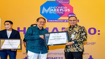 Memiliki 'market spirit' Dirut bank bjb  Yuddy Renaldi Raih Penghargaan dari MarkPlus