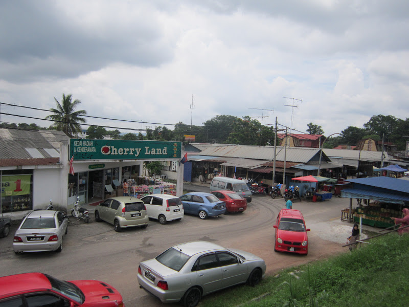 Barangan seramik dan tembikar di Ayer Hitam Johor