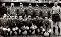 Selección de ESPAÑA - Temporada 1957-58 - Vicente, Quincoces II, Garay, Callejo, Santisteban, Zárraga, Carmelo; Benedicto (masajista), Tejada, Marsal, Di Stéfano, Rial y Gento - ESPAÑA 1 (Di Stéfano), PORTUGAL 0 - 13/04/1958 - Partido amistoso - Madrid, estadio Santiago Benabeu - Alineación: Carmelo; Quincoces II, Garay, Callejo; Santisteban, Zárraga; Tejada, Marsal, Di Stéfano, Rial y Gento