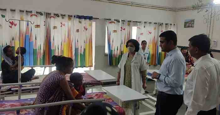 faridabad-dc-jitendra-yadav-visited-in-bk-hospital