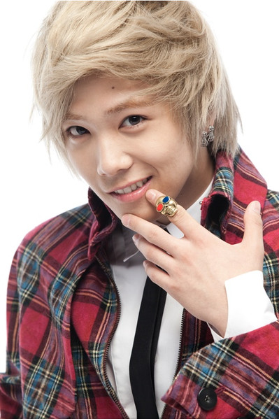 In 10th place was FT Island's Lee Hongki Maybe it was his long golden locks 