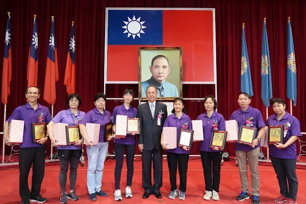 中彰榮家慶祝榮民節 王正向榮民前輩致敬感恩