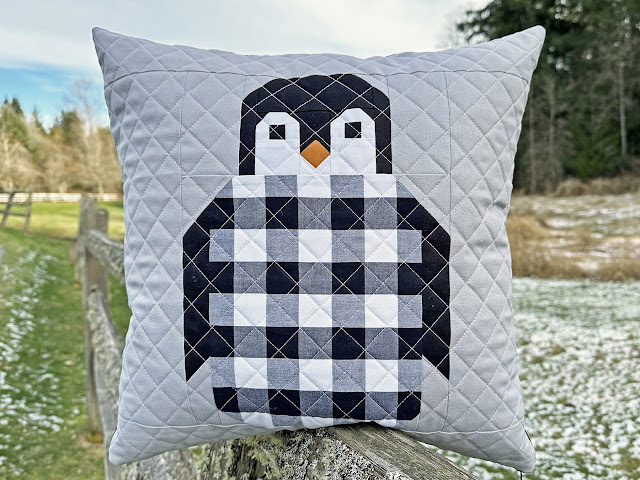 A Bit of Scrap Stuff #ABitofScrapStuff #PenguinParty #PenguinPartyPillow #Quilt #QuiltedPillow #Pillow