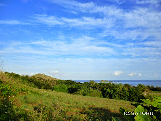石垣島の平久保灯台と小さな島 風景写真