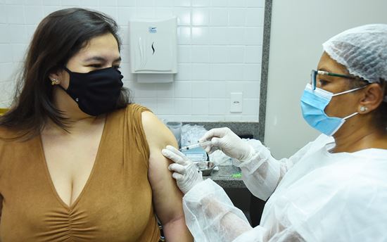 Vacina contra Covid-19 para pessoas com comorbidades de 34 e 54 anos nesta terça