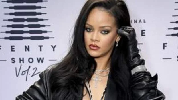 Rihanna, Lingerie, Lagu Doom dan Potongan Suara Syaikh Mishari Rasyid Al-'Afasi Saat Menuturkan Hadis