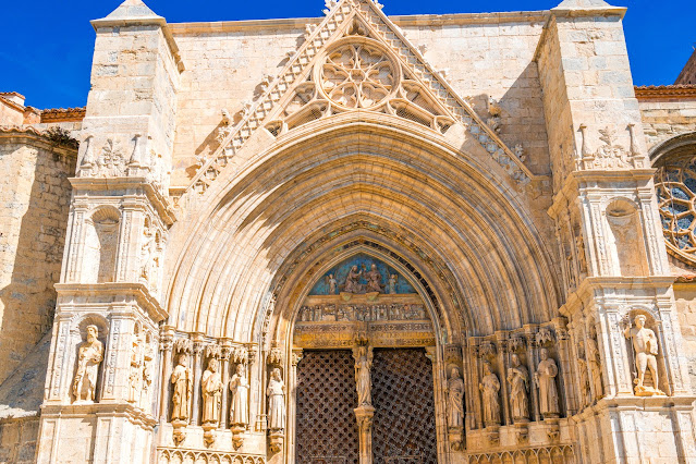 Puerta de los Apóstoles de la Iglesia Arciprestal de Santa María la Mayor de Morella