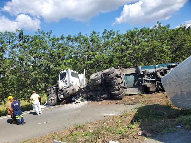 9-1-1 coordina asistencia en accidente de tránsito múltiple ocurrido en Autopista Duarte