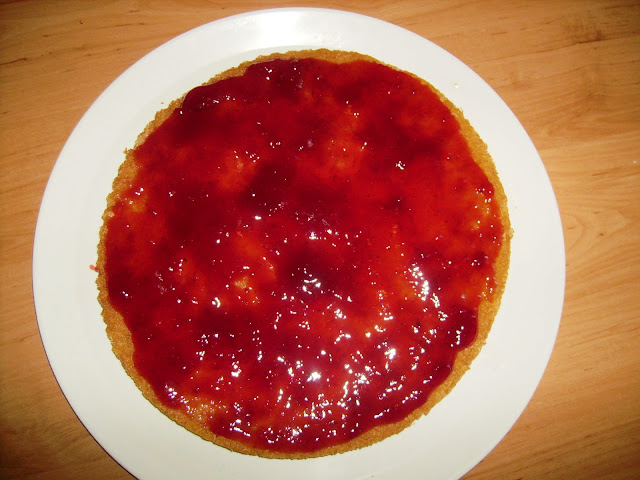 tarta de nata con nuaces