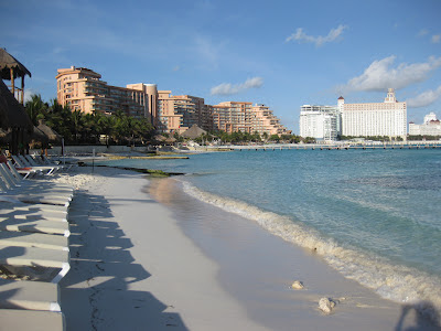 beach scene in Cancun, Mexicao