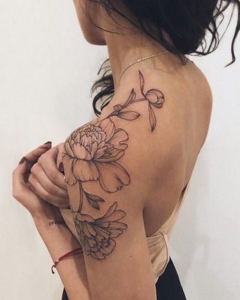 Deixe sua personalidade transparecer na pele: 40 mangas de tatuagens femininas para se inspirar!