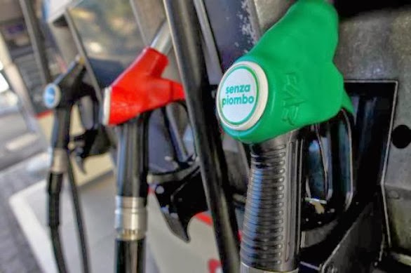 Allarme del Codacons su benzina e gasolio: "Il governo intervenga"