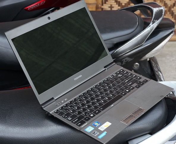 Toshiba Portege Z835-P330 Jual Ultrabook Bekas Malang 