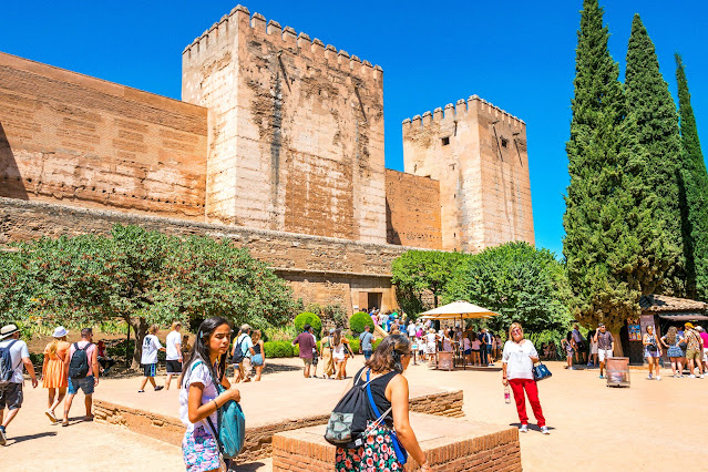 Plaza de los Aljibes y Alcazaba